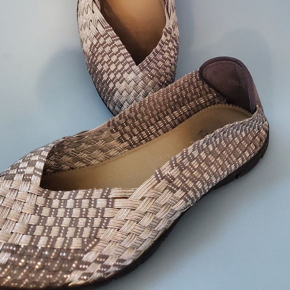 EUC Silver Metallic Mesh Stretchy Ballet Flat Sz 10 Very Comfortable - Picture 3 of 9